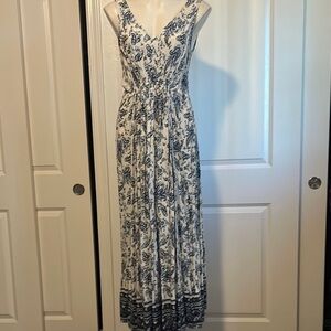 Lucky Brand White and Blue Sleeveless V-Neck Sundress